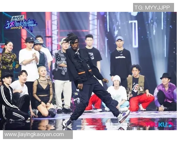 成都街舞队中路突破战术解析与实战应用探讨