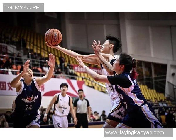 CBA第32轮精彩对决佛山队迎战新疆队全力争胜 CBA第32轮精彩对决佛山队迎战新疆队全力争胜